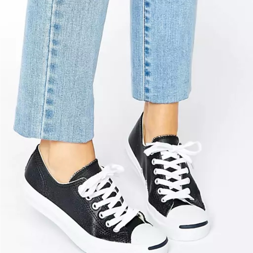 Jack Purcell converse all stars size 8.